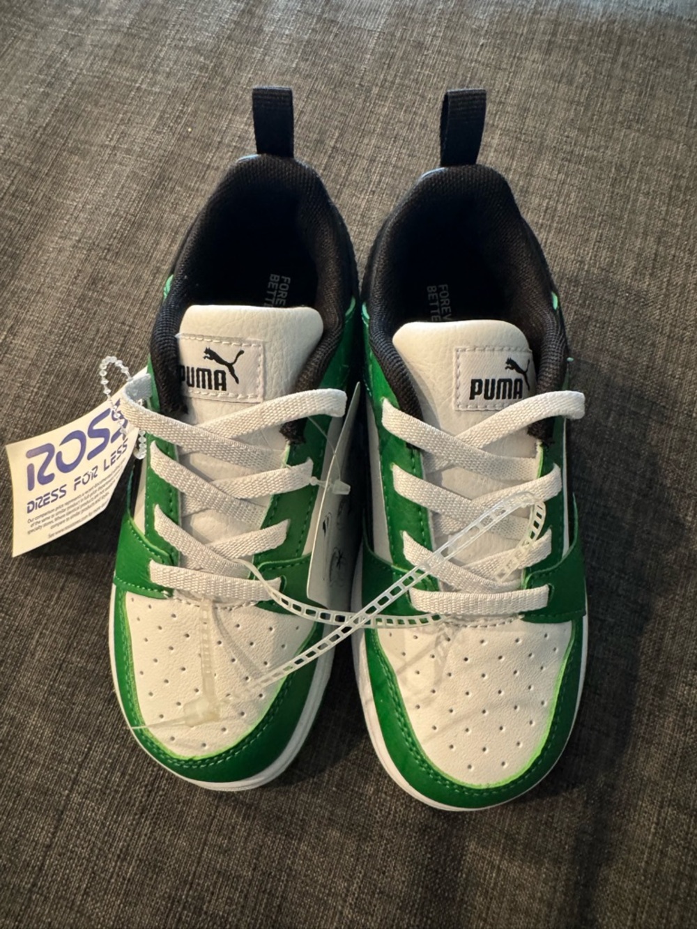 Puma Kids' Low-Top Sneakers in Green/White/Black size 10